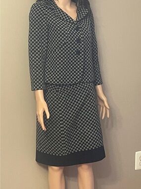 Classic Ann Taylor Black and White Geometric Knee Length Skirt